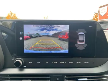 Car image 27