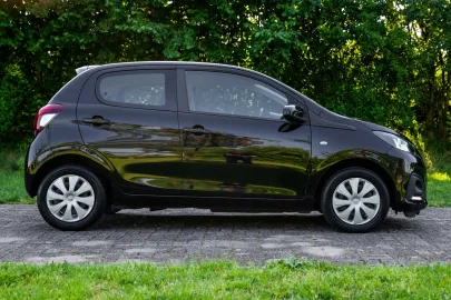 Car image 4