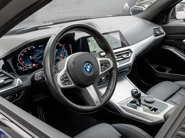 BMW 330 e M Sport xDrive 215 kW image number 7