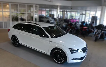 Car image 5