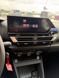 Car image 28