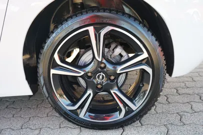 Car image 28