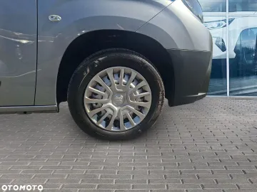 Car image 28