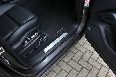 Car image 32