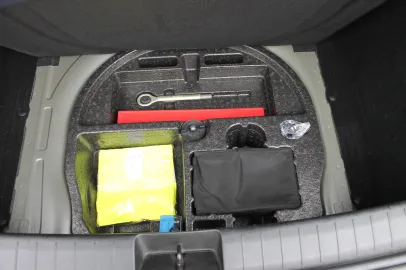 Car image 30