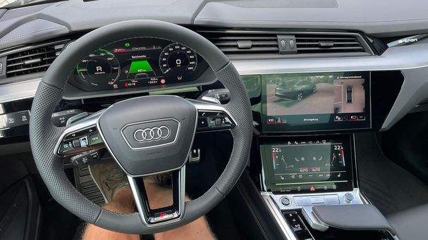 Audi Q8 55 quattro e-tron S-line 300 kW image number 11