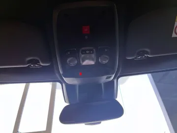 Car image 34