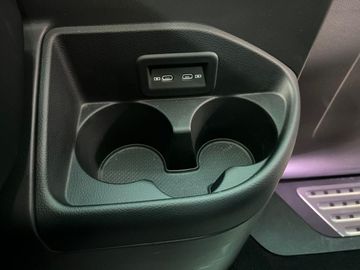 Car image 28