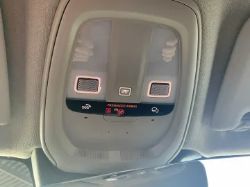 Car image 32