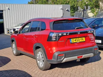 Car image 4