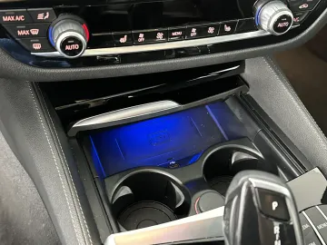 Car image 38