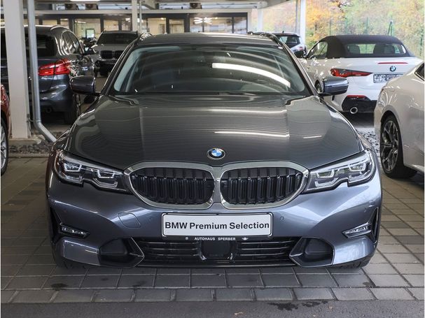 BMW 330i Touring xDrive 190 kW image number 3