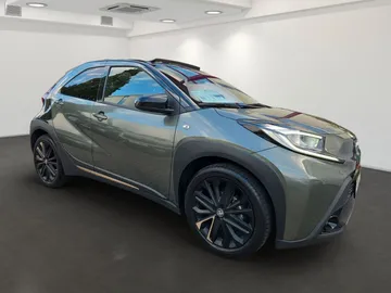Car image 3