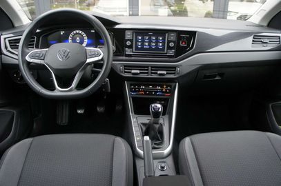 Car image 10