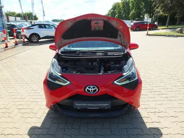 Car image 17