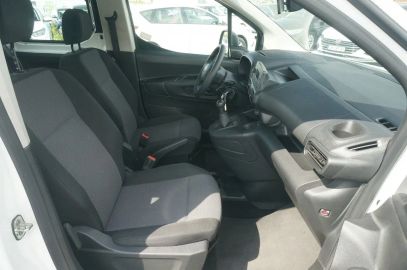 Car image 31