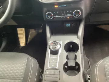 Car image 27