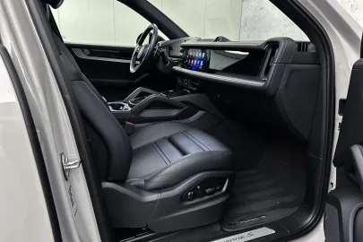 Car image 36