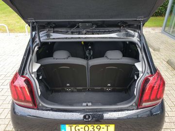 Car image 30