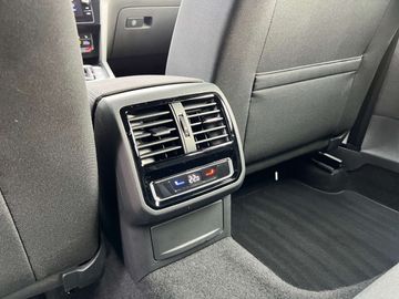 Car image 37