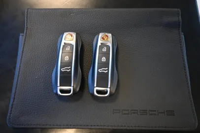 Car image 26