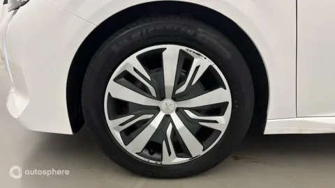Car image 20