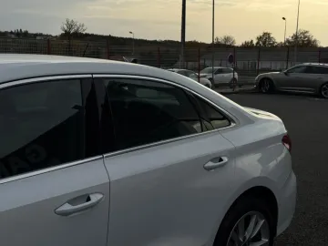 Car image 27