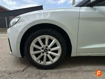 Car image 27