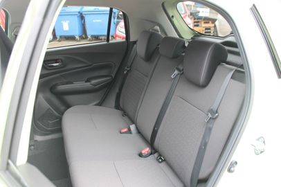 Car image 15