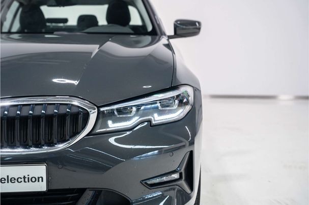 BMW 320i Sport Line 135 kW image number 22