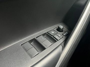 Car image 32