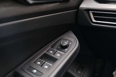 Car image 36