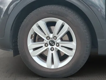 Car image 25