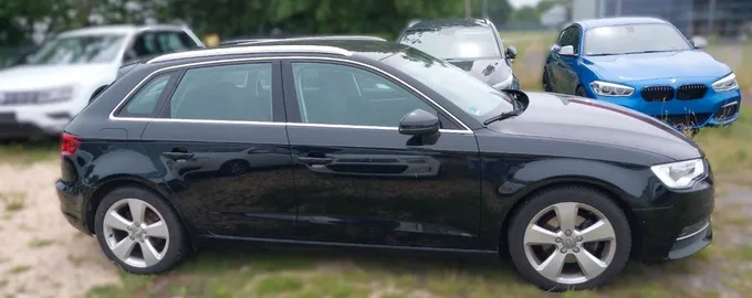Car image 11