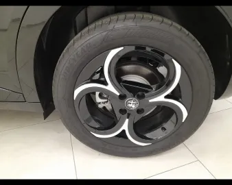 Car image 25