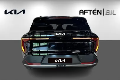 Car image 24