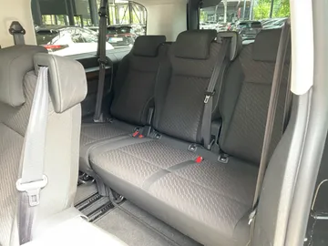 Car image 30