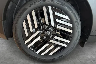 Car image 11