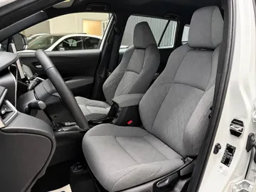Car image 25