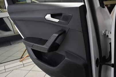 Car image 27