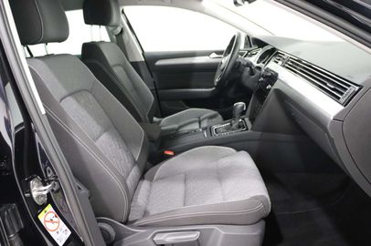 Car image 37