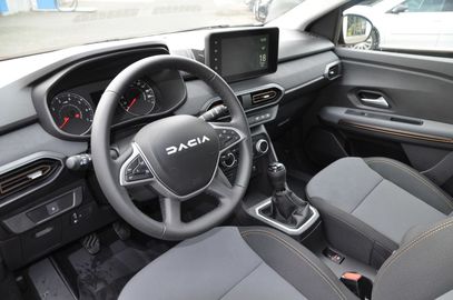 Car image 10