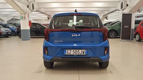 Car image 5