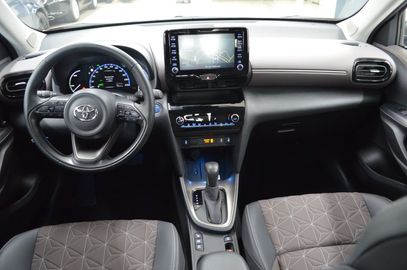 Car image 15