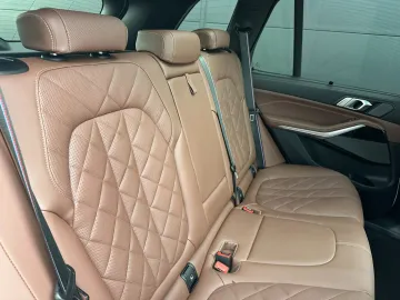 Car image 39