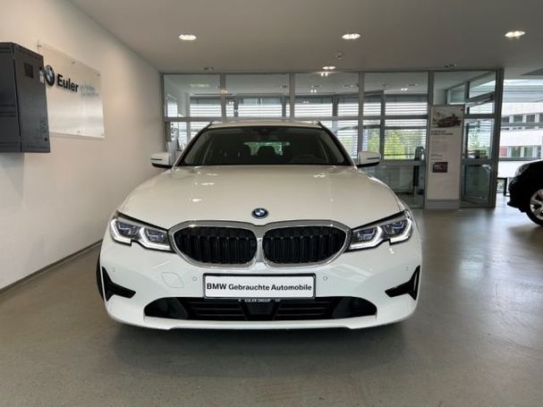 BMW 330 e Touring Sport 218 kW image number 2