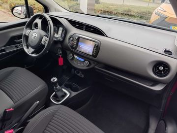 Car image 15