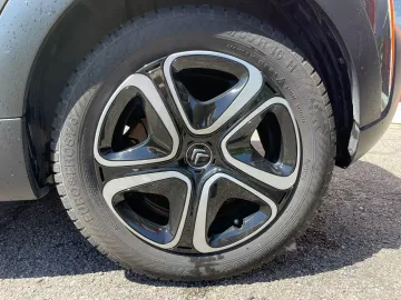 Car image 25