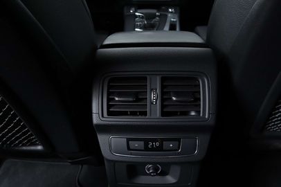 Car image 33