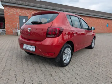 Car image 5